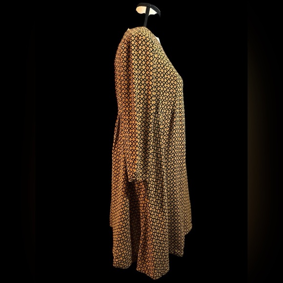 H&M Black and Gold Geometric 3/4 Sleeve Dress - Picture 5 of 7